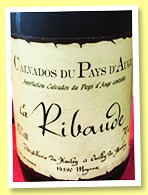 La Ribaude ‘Hors d’Âge’ (42%, Distillerie du Houley, Calvados Pays d’Auge, +/-2005) La Ribaude ‘Hors d’Âge’ (42%, Distillerie du Houley, Calvados Pays d’Auge, +/-2005)